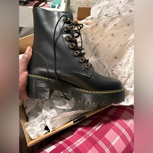 Dr. Martens Black/Leona Vintage Smooth boots.